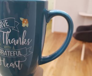 Give-Thanks-Tasse