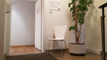 Treppenhaus-Eingang-Praxis-1.Stock
